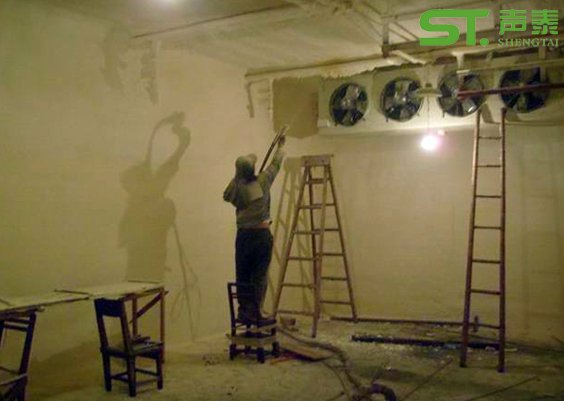 吸音喷涂现场施工视频,吸音喷涂施工视频